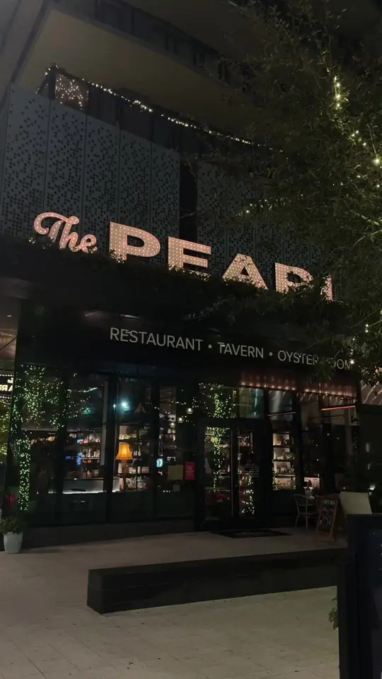 The Pearl in Tampa showing review, visit, atmosphere, vibes, video by inamood4food on TikTok