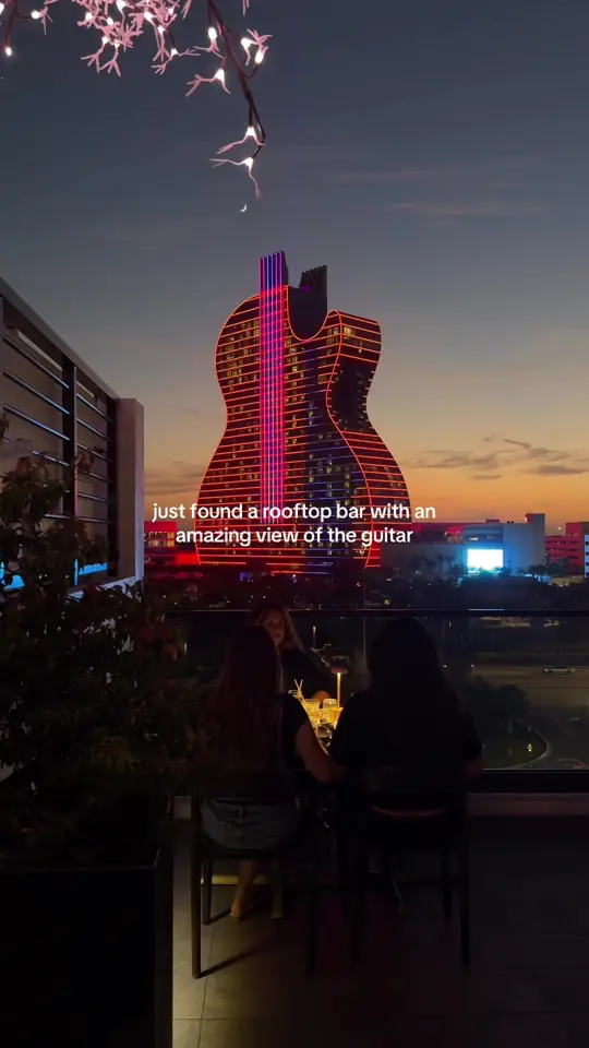 The Rooftop Bar in Destin showing review, visit, atmosphere, live music, video by thebrowardscene on TikTok