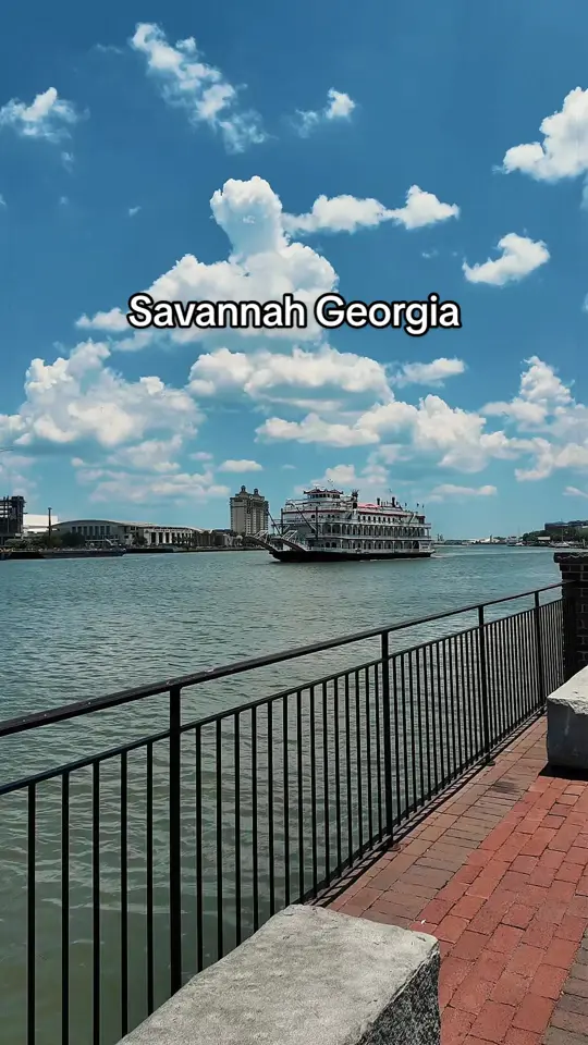 The Shrimp Factory in Savannah showing food, lunch, service, video by homesweethopkins on TikTok