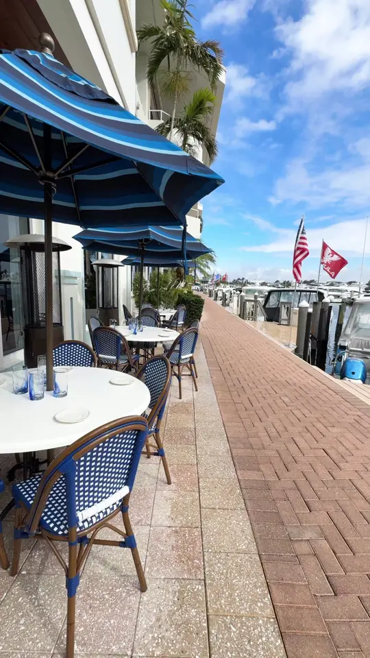 The Syren Oyster & Cocktail Bar in Naples showing brunch, chicken and waffles, fried oyster, crispy bites, chilaquiles, blueberry sourdough pancakes, video by naplesnoms on TikTok