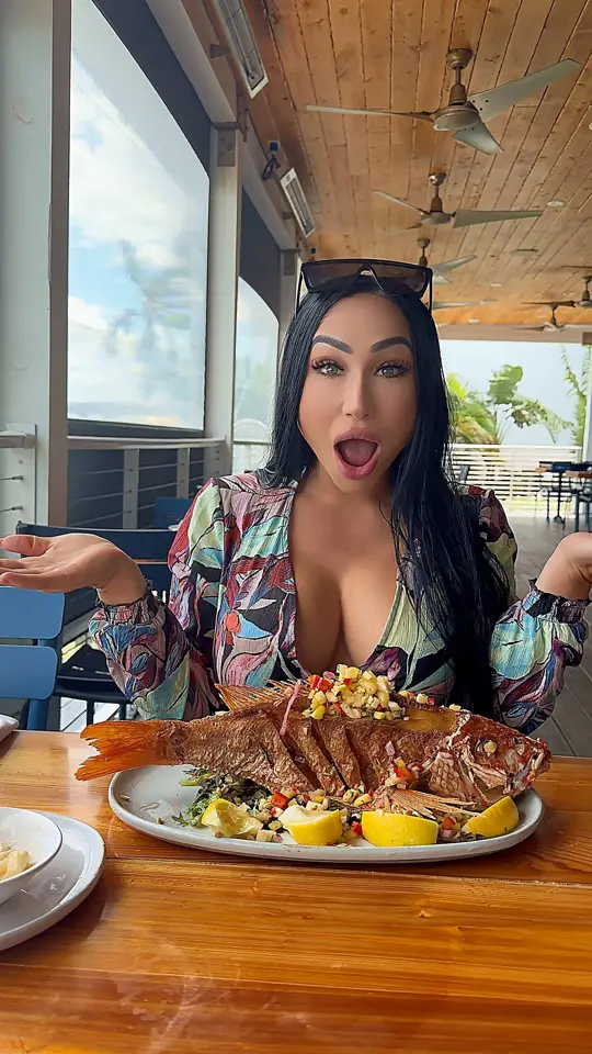 TideHouse Waterfront Restaurant in Stuart showing review, waterfront views, drinks, atmosphere, visit, video by Sarah Nicole on Facebook
