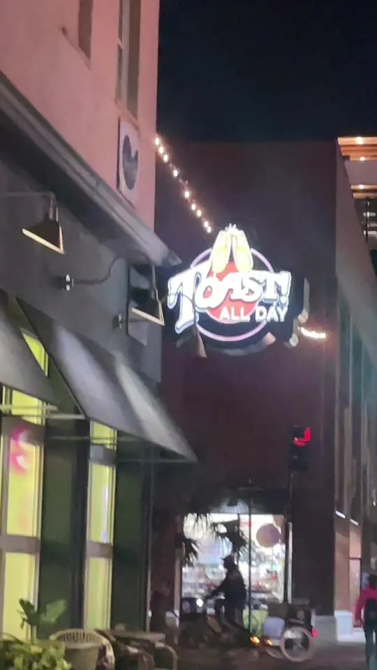 Toast! All Day in Savannah showing review, brunch, seafood, burgers, steaks, salads, video by starthompson47 on TikTok