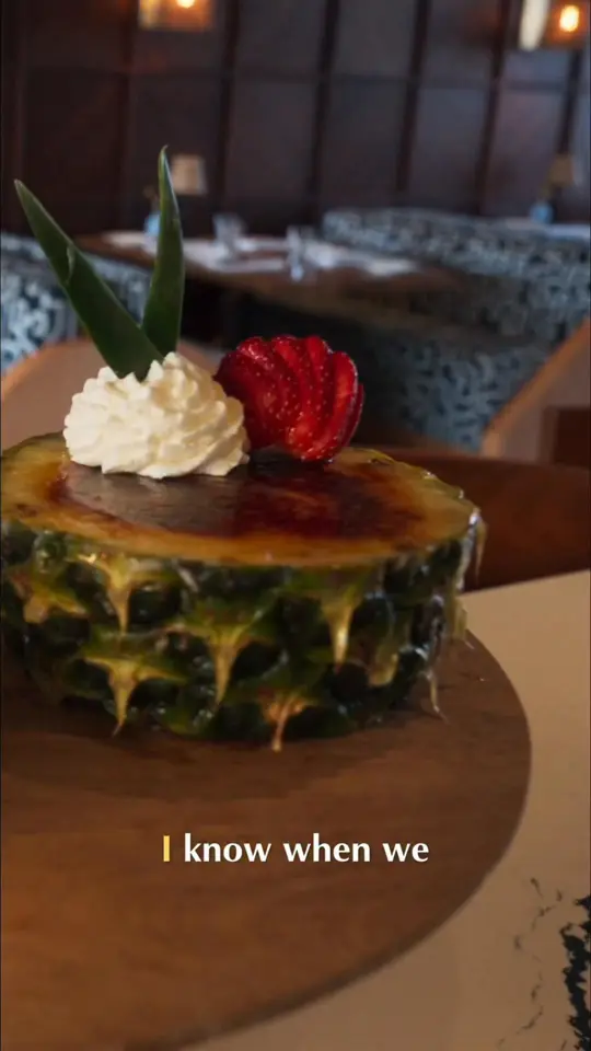 Tommy Bahama Restaurant & Bar in Sarasota showing brunch, weekend brunch, video by Rich Tyson on Facebook
