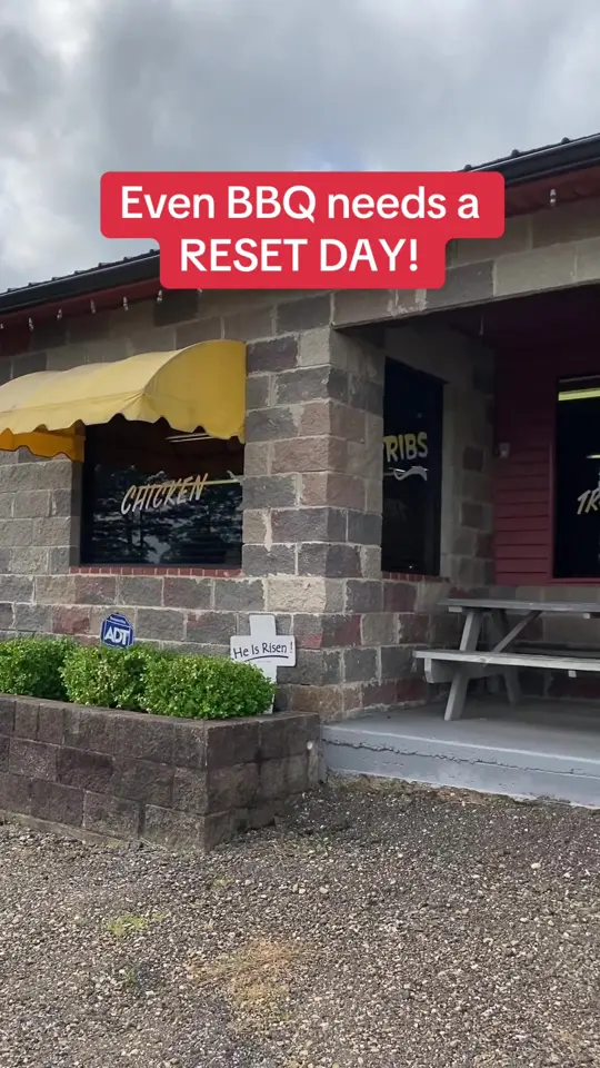Tommy’s Kitchen in Eatonville showing restaurant hours, bbq, homestyle favorites, video by tommys.barbque on TikTok