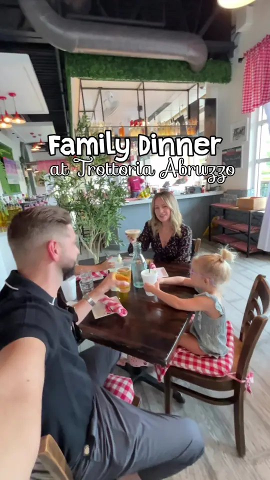 Trattoria Abruzzo in Naples showing food, pasta, pizza, cannolis, video by ildahobert on TikTok