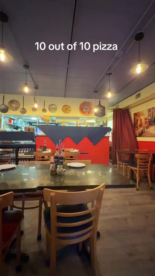 Trattoria Da Mino in Venice showing pizza, video by ronirenee3 on TikTok