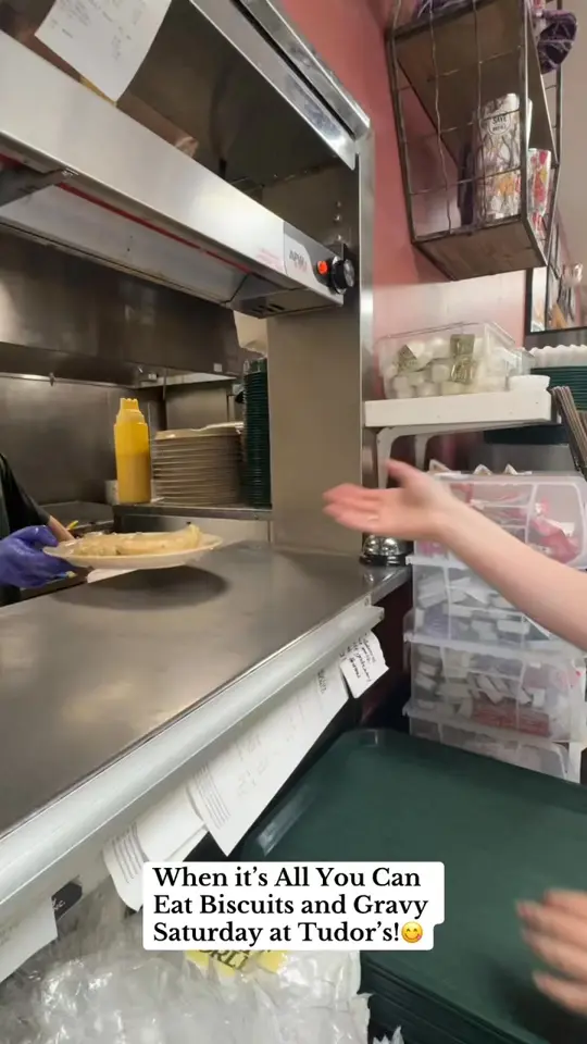 Tudor's Biscuit World in Panama City, video by Tudor's Biscuit World Panama City, Flori on Facebook