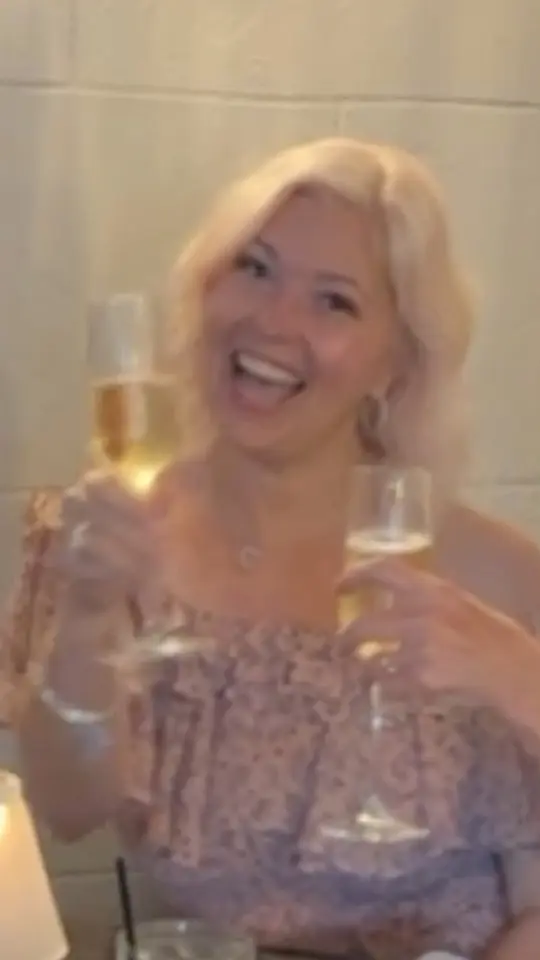 Tuohy’s Downtown in Vero Beach showing review, visit, food, meal, champagne, video by Tamara Lea Darress on Facebook