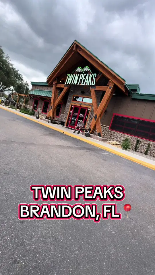 Twin Peaks - Brandon in Brandon showing review, atmosphere, video by eatwithme1.0 on TikTok