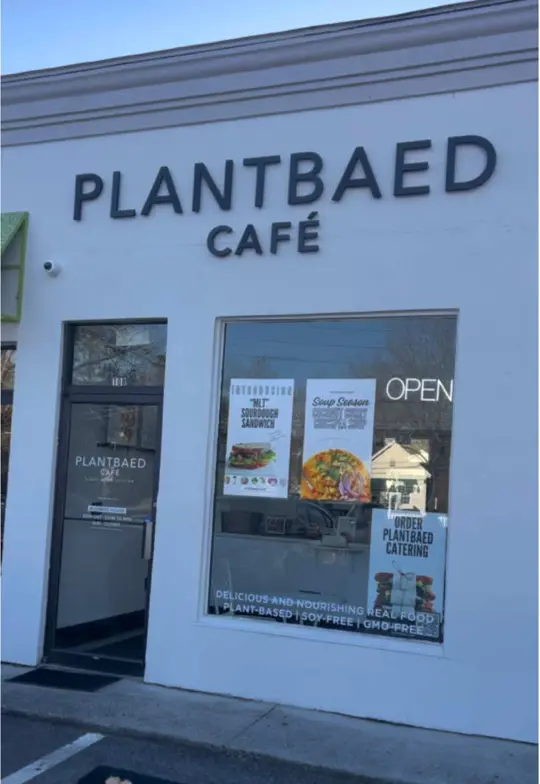 Twisted Soul Cookhouse & Pours in Atlanta showing sweet heat jerk chickpeas, g burger, walnut meat street tacos, mlt sandwich, cajun burro fries, fried oyster mushrooms, video by iamchivaria_shay on TikTok
