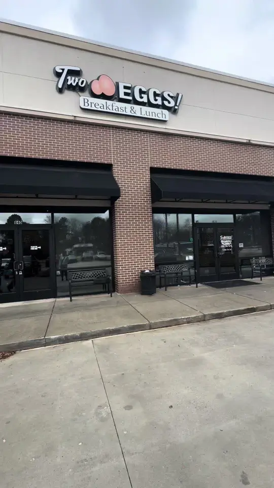 Two Eggs Restaurant in Stockbridge showing brunch, restaurant visit, video by glammgoals on TikTok