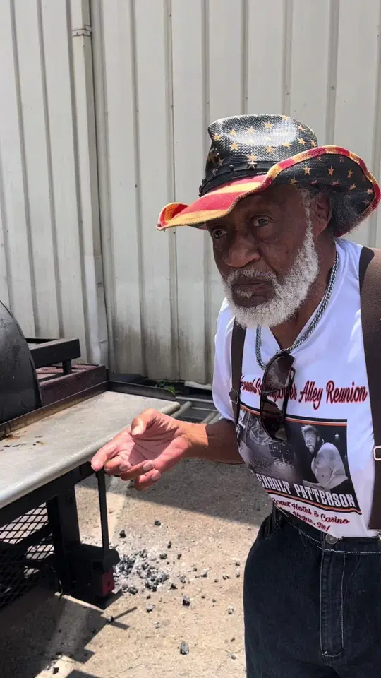 U know it Bbq in Carrollton showing brisket, ribs, macaroni, thunderbolt, video by uknowitbbq on TikTok