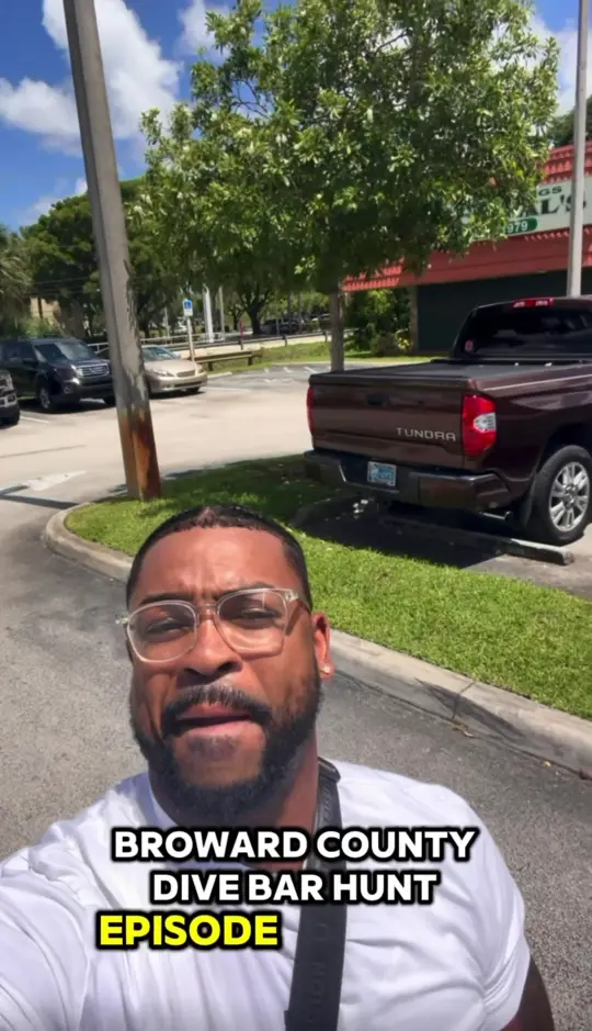 Uncle Al's in Davie showing review, visit, video by thedivefather on TikTok