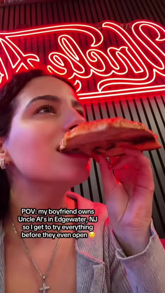 Uncle Al's in Davie showing pizza, sourdough, video by natnouri on TikTok