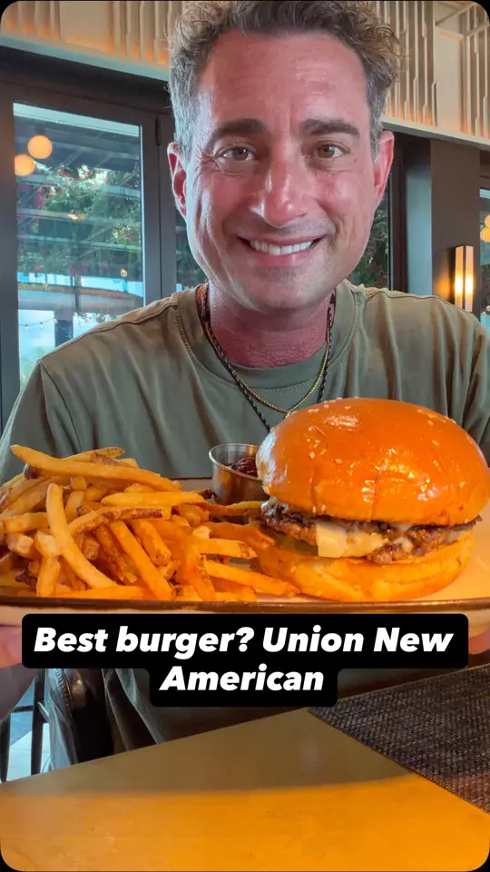 Union New American in Tampa showing review, smash burger, sriracha chicken bites, video by Foodie Justice on Facebook