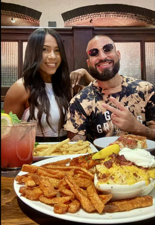 Uno Pizzeria & Grill in Orlando showing burger, wagyu burger, salmon, bourbon salmon, cocktail, lemonade, dessert, smores deep dish, video by kevthetravelguy on TikTok