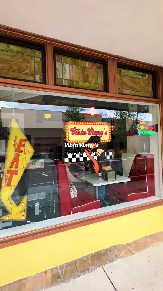 Vibin’ Vinny’s in Lake Wales showing review, visit, burger, fries, milkshake, video by good.travelvibes on TikTok