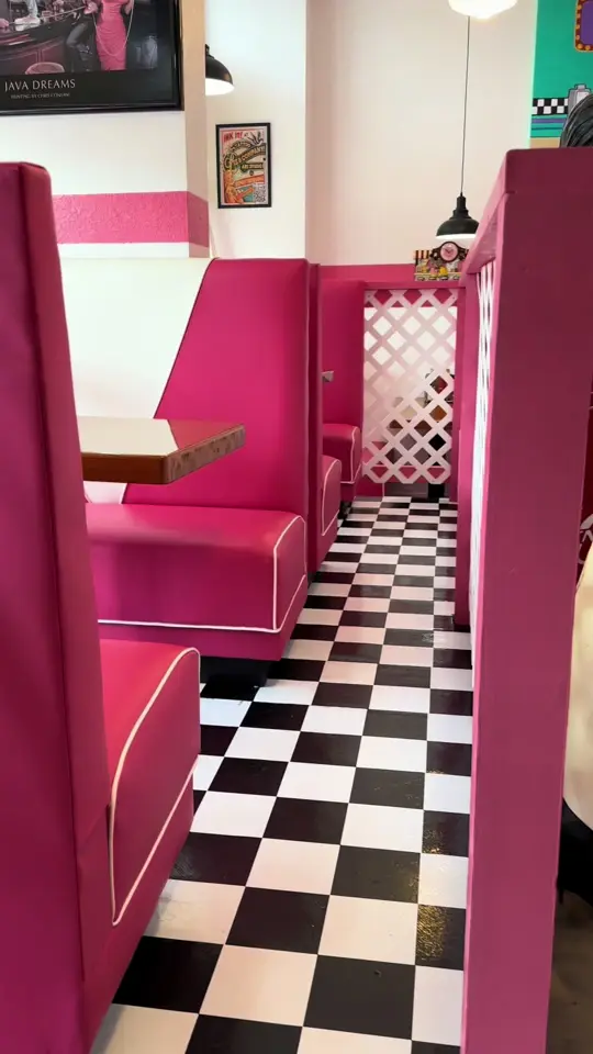 Vibin’ Vinny’s in Lake Wales showing visit, ice cream, burger, video by kaitlyndean98 on TikTok