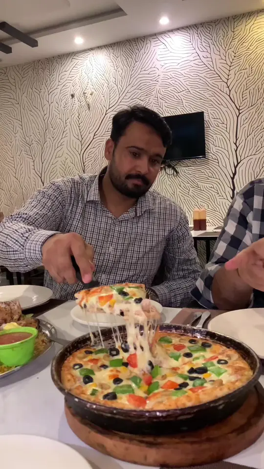 Village Tavern in Pembroke Pines showing family restaurant, food, video by village.cafe1 on TikTok
