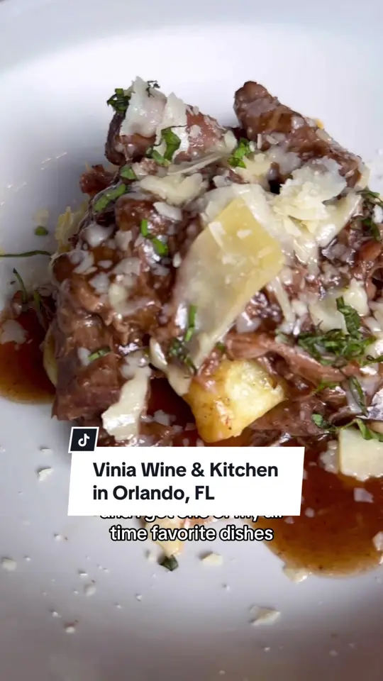 Vinia Wine Kitchen Orlando in Florida showing review, visit, atmosphere, date night, video by christinainitalia on TikTok