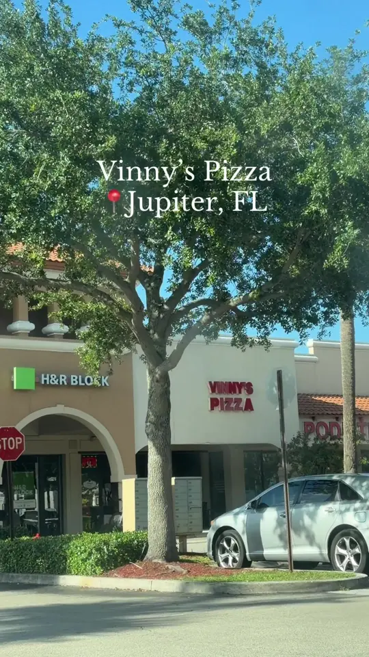 Vinny's Pizza in Jupiter showing pizza, video by by.scher on TikTok
