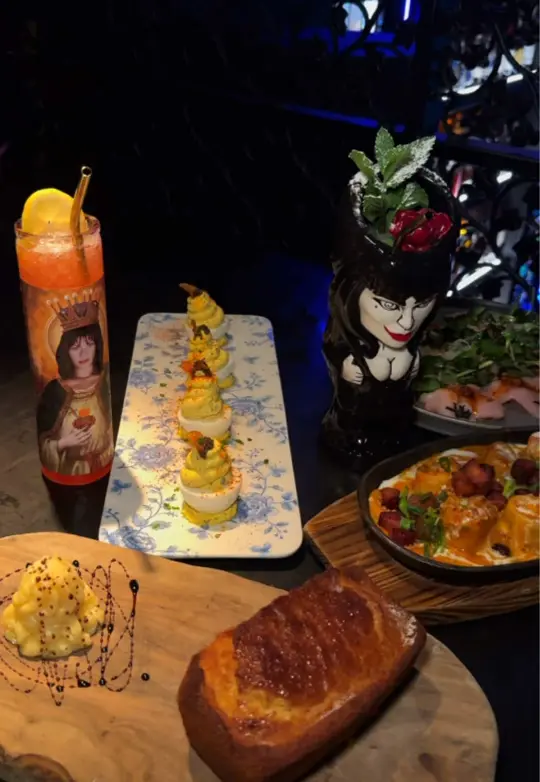 Voodoo Bayou in Fort Lauderdale showing restaurant visit, southern cajun eats, cocktails, live music, video by eatwithdami on TikTok