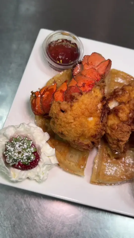 VVS Restaurant & Bar in Atlanta showing brunch, food, drinks, atmosphere, video by vvs_atl on TikTok