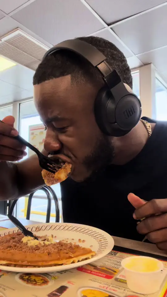 Waffle House in Stockbridge showing food review, waffle, cinnamon crunch waffle, video by cheftylerthomas on TikTok