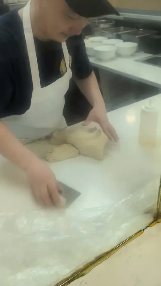 兰州拉面 Walala Hand-Pulled Noodles House in Orlando showing food, hand pulled noodles, video by Jose A Roldan Jr. on Facebook