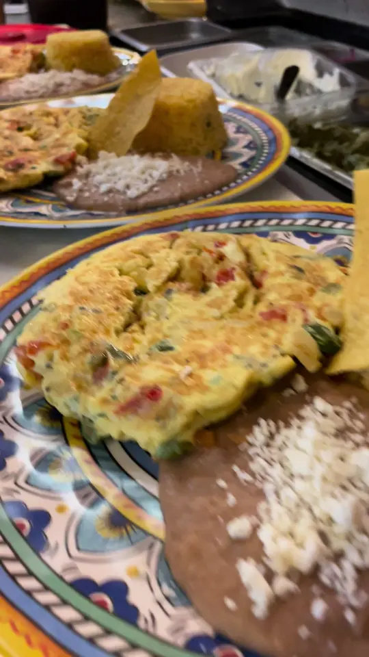 in Florida showing mexican breakfast, chilaquiles, burritos, pancakes, waffles, benedict eggs, video by wapotaco1 on TikTok