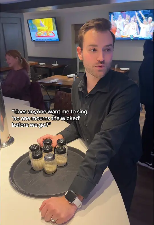 Wicked Pub in Fort Myers showing visit, atmosphere, singalong, video by thescooge on TikTok