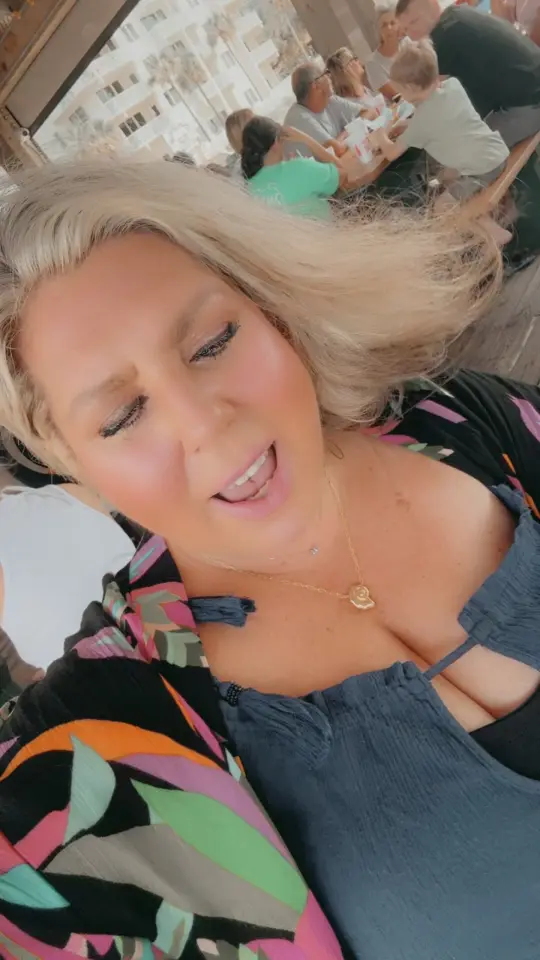 Willy's Wieners in Kissimmee showing alligator bites, frozen drinks, video by rosemarynoir on TikTok