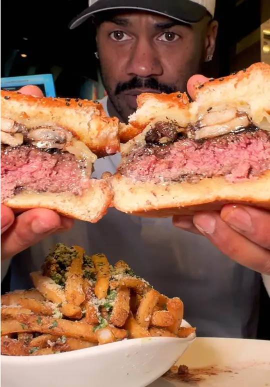 Yard House in Sarasota showing food review, visit, video by kingschratz on TikTok