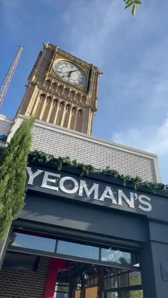 Yeoman's Topgolf Swing Suite in Tampa showing grand opening, food, bangers and mash, fried fish, macaroni and cheese, games, video by thetastebuzz on TikTok