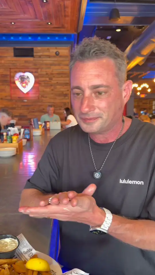 Yeomans Cask & Lion in Tampa showing fish and chips, fried fish, pub visit, food review, video by Foodie Justice on Facebook
