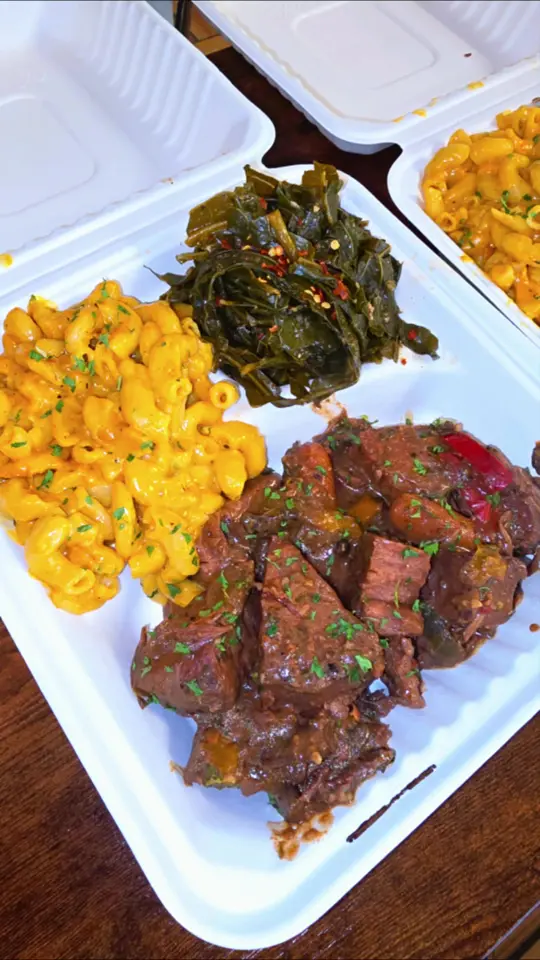 YOL Juice Market in Decatur showing food, jackfruit pot roast mac & cheeze, southern collard greens, video by chefmictrue on TikTok